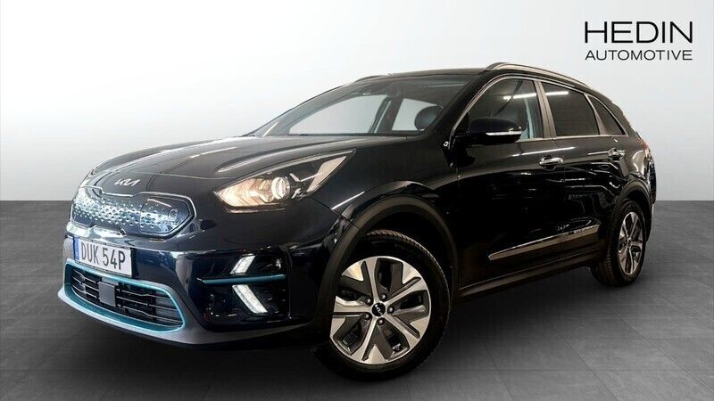 Blå (blue) Begagnad 2022 Kia e-Niro 2 SUV | 269 900 kr (Marknadspris) - Bild 1/4