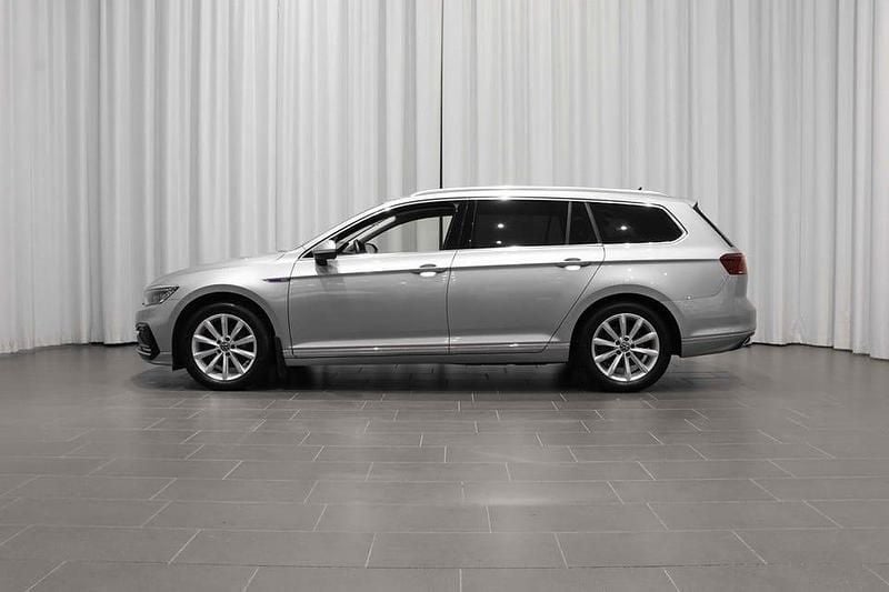 Begagnad VW Passat GTE 156 HK (114 kW) 2021 Silver (pyrit silver metallic) Kombi