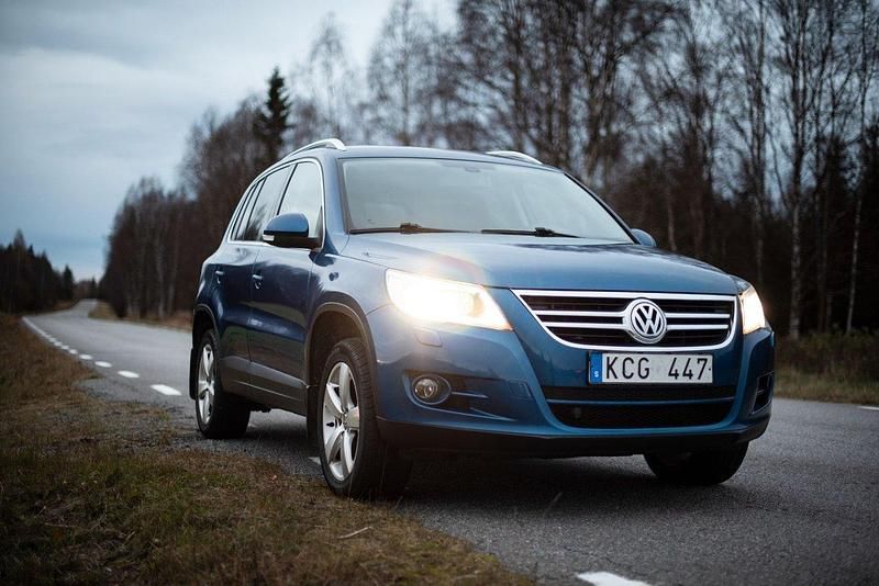 Blå Begagnad 2009 VW Tiguan Sport SUV | 99 900 kr - Bild 1/4