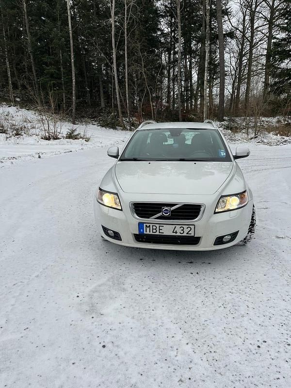 Begagnad 2012 Volvo V50 Kombi | 41 900 kr (Marknadspris) - Bild 1/4