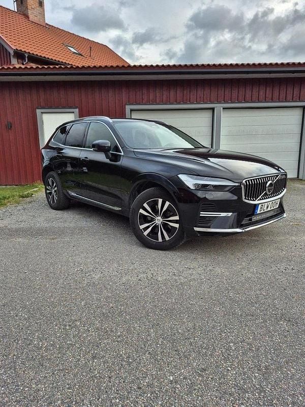 Svart Begagnad 2023 Volvo XC60 Momentum SUV | 430 000 kr (Superpris) - Bild 1/4