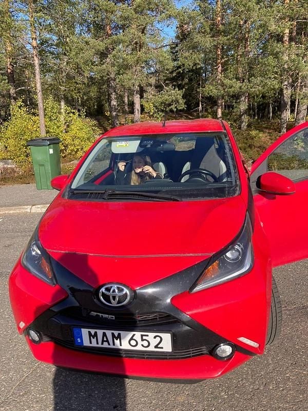Begagnad 2016 Toyota Aygo Halvkombi | 70 000 kr (Marknadspris) - Bild 1/3