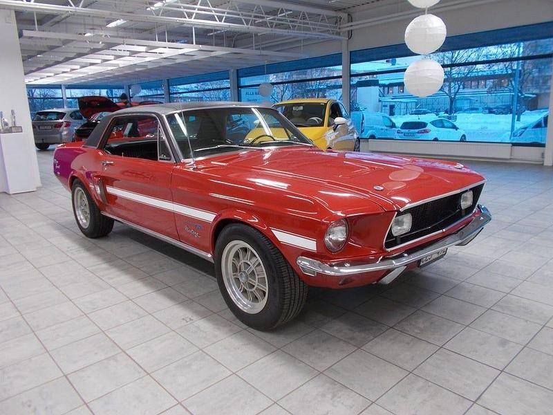 Begagnad Ford Mustang GT 235 HK (172 kW) 1968 Candy apple red Sedan