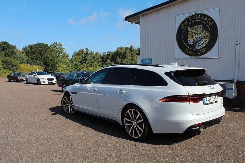 Vit Begagnad 2017 Jaguar XF Sportbrake R-Sport Kombi | 312 000 kr - Bild 1/4