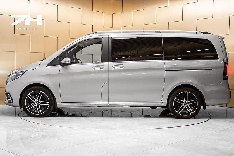 Begagnad Mercedes V300 AMG line 2025 Minibuss