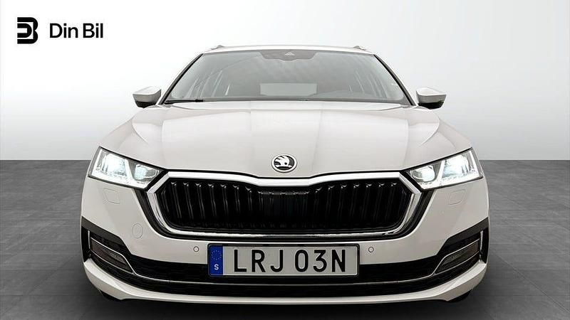 Begagnad Skoda Octavia Style 150 HK (110 kW) 2024 Vit Kombi