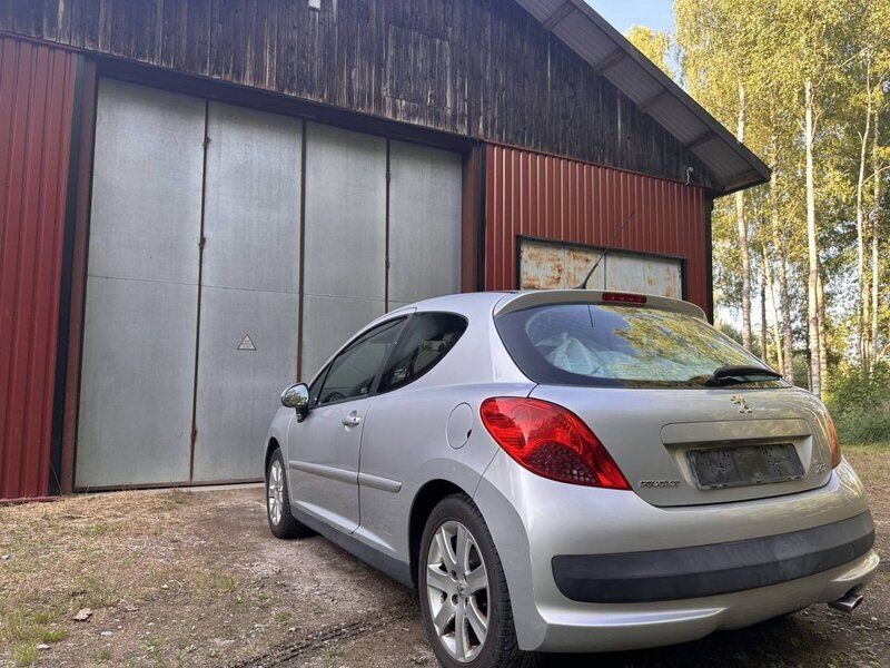 Begagnad Peugeot 207 Sport 109 HK (80 kW) 2006 Ljusgrå Halvkombi