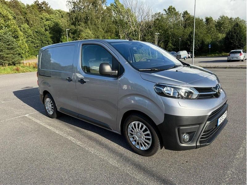 Silver Begagnad 2022 Toyota Proace Van | 269 000 kr (Lite dyr) - Bild 1/4