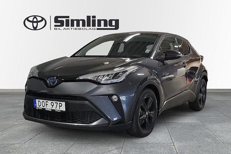 Mörkgrå Begagnad 2022 Toyota C-HR Edition SUV | 314 900 kr (Marknadspris) - Bild 1/4