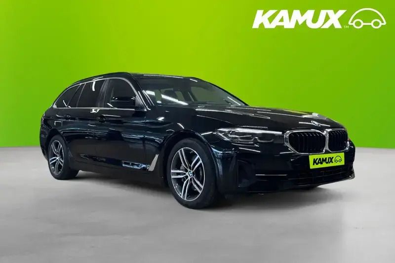 Svart Begagnad 2021 BMW 530e Kombi | 328 700 kr (Superpris) - Bild 1/4