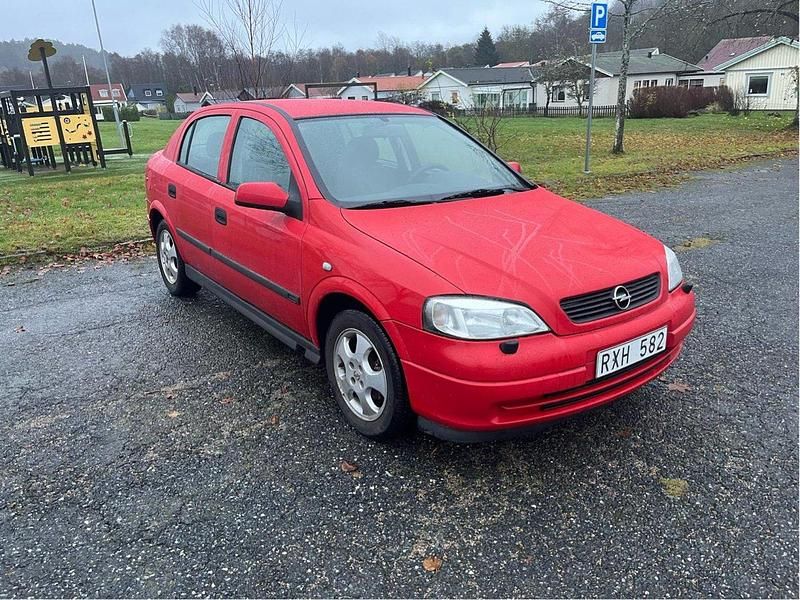 Röd Begagnad 2000 Opel Astra Edition Halvkombi | 19 000 kr (Marknadspris) - Bild 1/4