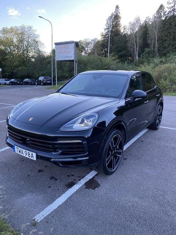 Svart Begagnad 2019 Porsche Cayenne Chrono SUV | 465 000 kr (Bra pris) - Bild 1/4