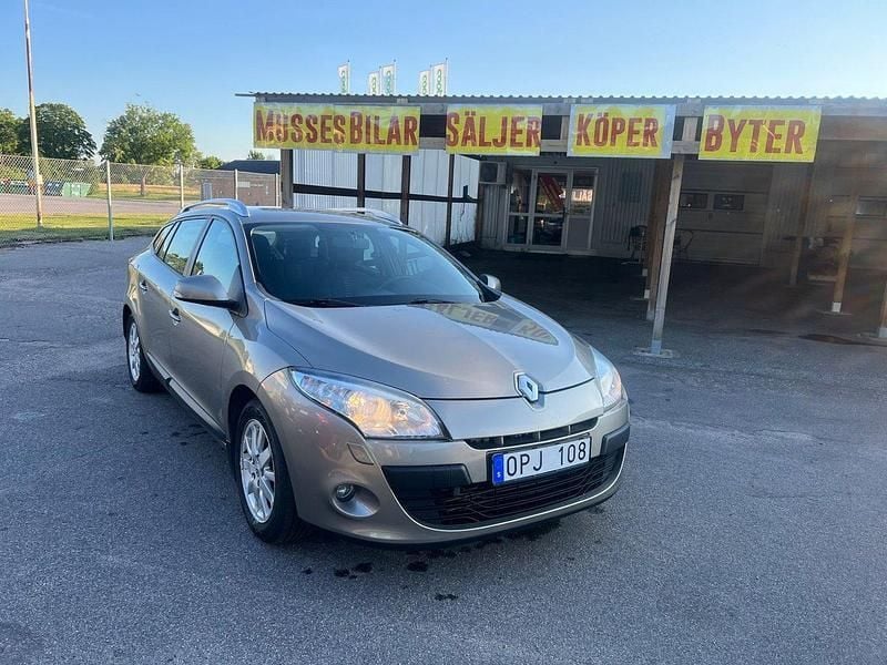 Ljusbrun (brun) Begagnad 2011 Renault Mégane GrandTour Kombi | 49 900 kr (Marknadspris) - Bild 1/4