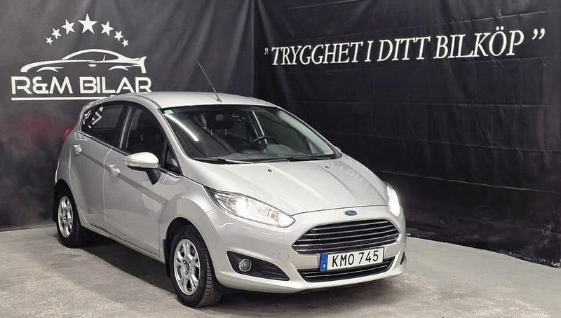 Begagnad Ford Fiesta 101 HK (74 kW) 2015 Grå Halvkombi
