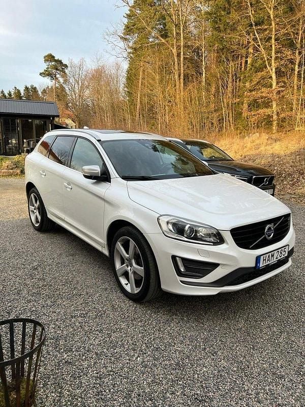 Vit Begagnad 2016 Volvo XC60 R-Design SUV | 179 000 kr (Marknadspris) - Bild 1/4