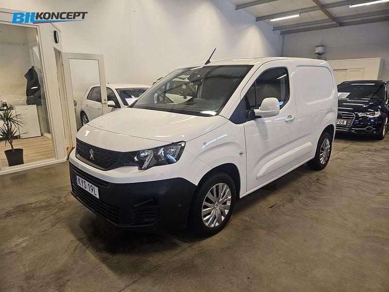Vit Begagnad 2020 Peugeot Partner Minibuss | 119 900 kr (Superpris) - Bild 1/4