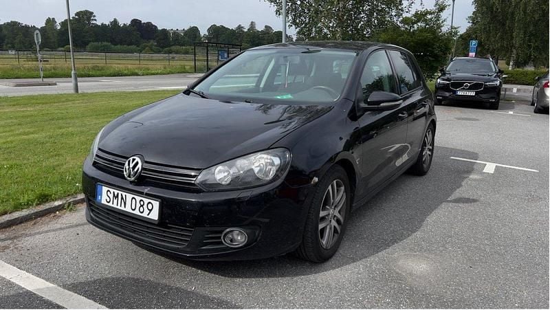 Svart Begagnad 2011 VW Golf VI Halvkombi | 54 000 kr (Bra pris) - Bild 1/4