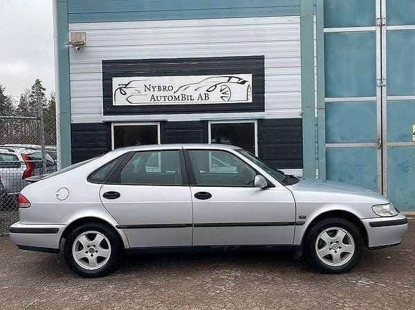 Ljusgrå Begagnad 2003 Saab 9-3 Halvkombi | 14 900 kr (Marknadspris) - Bild 1/1