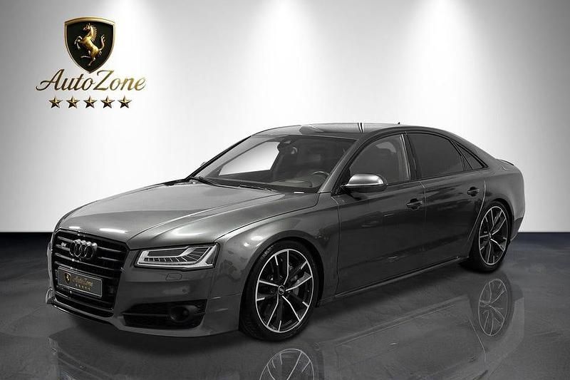 Grå Begagnad 2017 Audi S8 plus Sedan | 599 900 kr - Bild 1/4