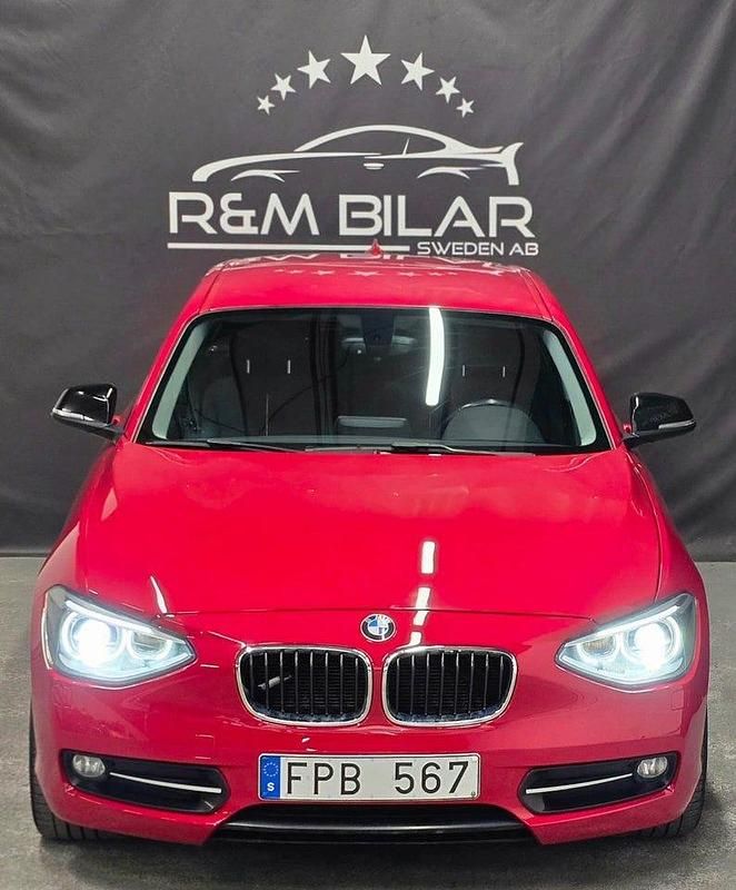 Begagnad BMW 118 143 HK (105 kW) 2012 Röd Halvkombi