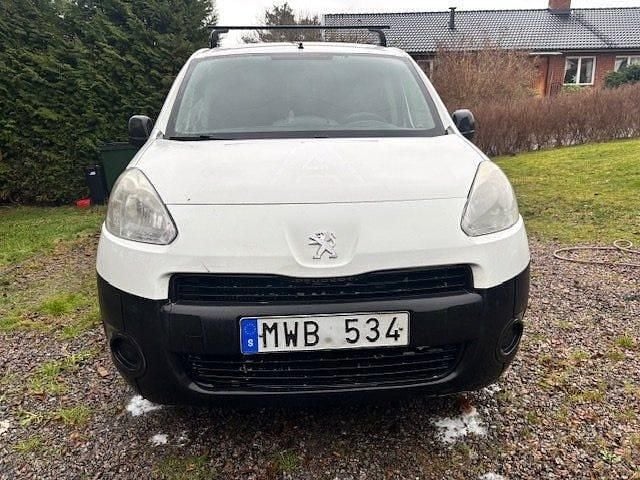 Begagnad Peugeot Partner 90 HK (66 kW) 2012 Vit Minibuss