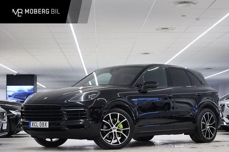 Svart Begagnad 2021 Porsche Cayenne Chrono SUV | 679 900 kr - Bild 1/3