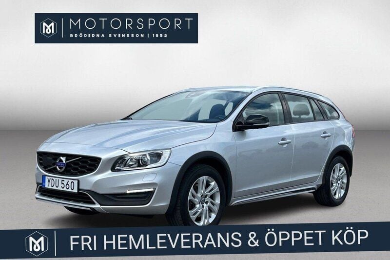Silver Begagnad 2016 Volvo V60 CC Momentum Kombi | 169 900 kr (Superpris) - Bild 1/3