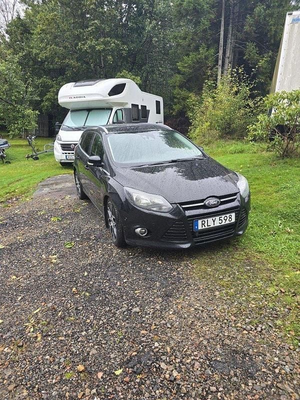 Svart Begagnad 2014 Ford Focus Kombi | 70 000 kr (Bra pris) - Bild 1/4