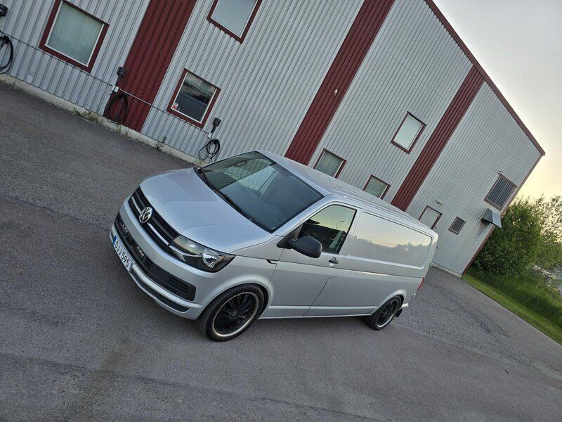 Silver Begagnad 2017 VW T6 Van | 142 000 kr (Bra pris) - Bild 1/4
