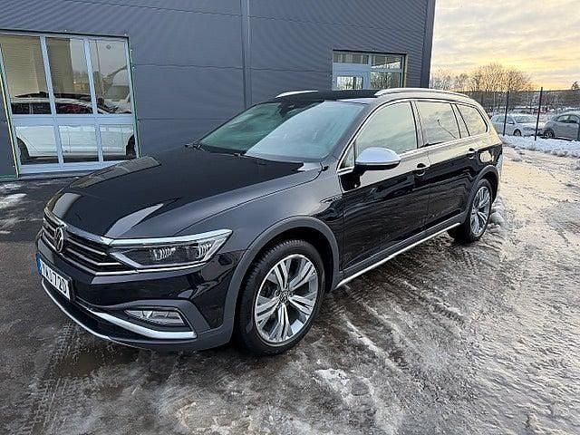 Svart Begagnad 2022 VW Passat Alltrack Kombi | 279 000 kr (Marknadspris) - Bild 1/4