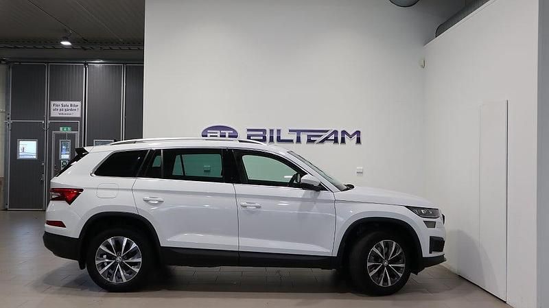Begagnad Skoda Kodiaq Style 200 HK (147 kW) 2022 Moon white metallic SUV