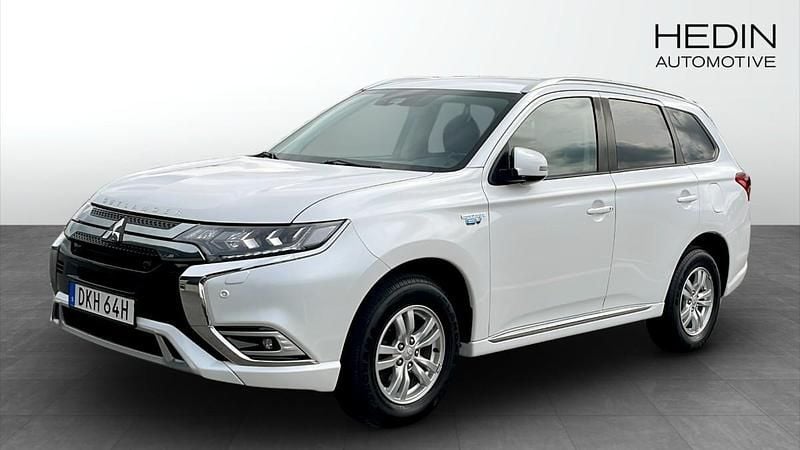 Vit (white) Begagnad 2019 Mitsubishi Outlander P-HEV Kombi | 209 900 kr (Marknadspris) - Bild 1/4