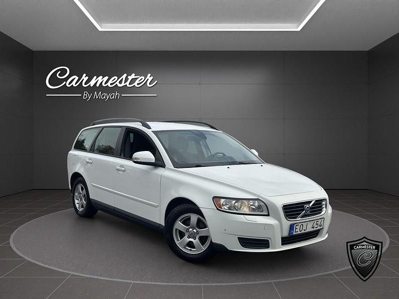 Vit Begagnad 2010 Volvo V50 Kinetic Kombi | 49 990 kr (Marknadspris) - Bild 1/4