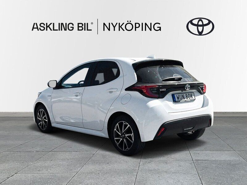 Begagnad 2021 Toyota Yaris Hybrid 1.5 El_Hybrid 116 HK (209 000 kr ...