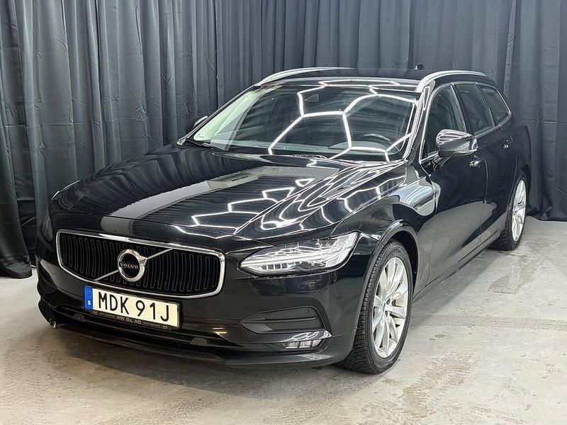 Svart Begagnad 2020 Volvo V90 Momentum Kombi | 139 900 kr - Bild 1/4