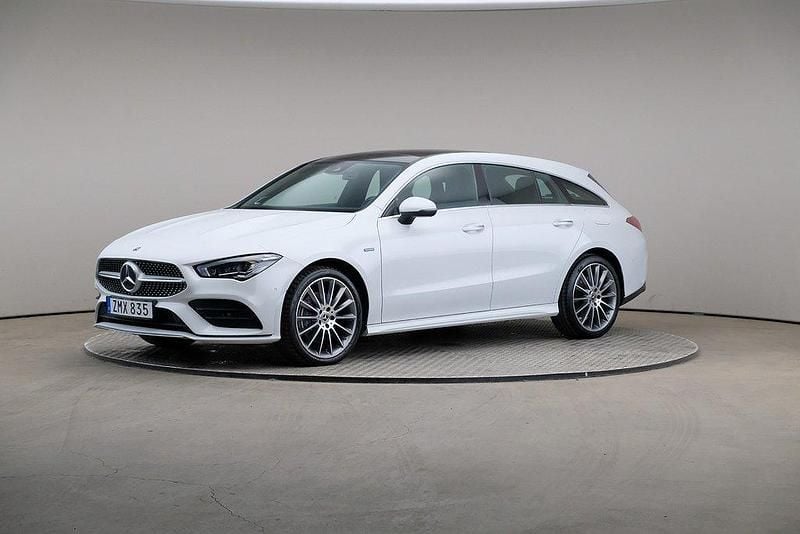 Vit Begagnad 2021 Mercedes CLA250e Shooting Brake AMG Kombi | 279 000 kr (Marknadspris) - Bild 1/4