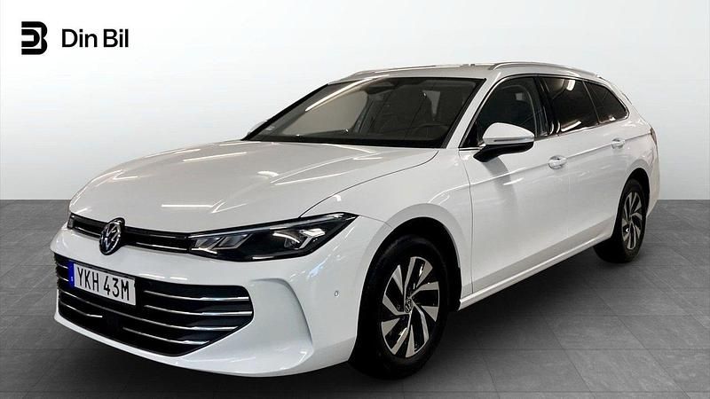 Vit Begagnad 2024 VW Passat Business Kombi | 345 900 kr (Dyr) - Bild 1/4