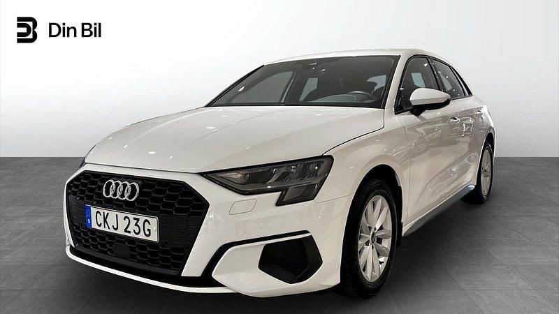Vit Begagnad 2023 Audi A3 Sportback Proline Halvkombi | 289 000 kr (Lite dyr) - Bild 1/4
