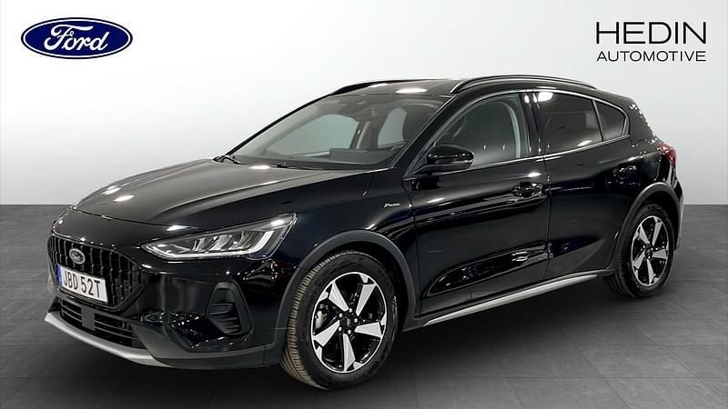 Svart Begagnad 2023 Ford Focus Active Halvkombi | 184 900 kr (Bra pris) - Bild 1/4