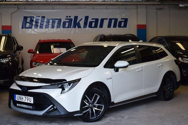 Vit Begagnad 2021 Toyota Corolla Kombi | 214 900 kr (Marknadspris) - Bild 1/4