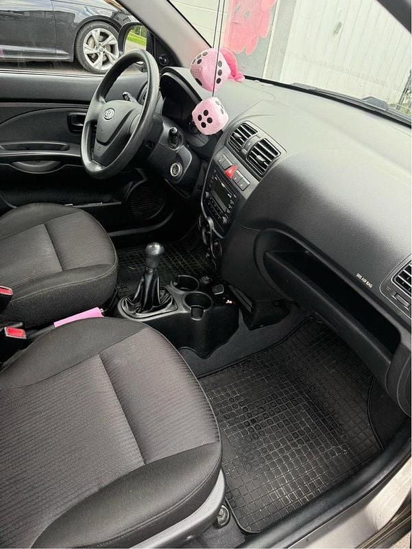 Grå Begagnad 2009 Kia Picanto 4 Halvkombi | 34 000 kr (Marknadspris) - Bild 1/4