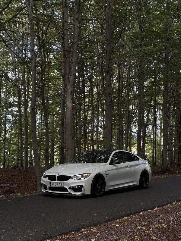 Vit Begagnad 2015 BMW M4 Competition Edition Sportkupé | 539 000 kr (Superpris) - Bild 1/4