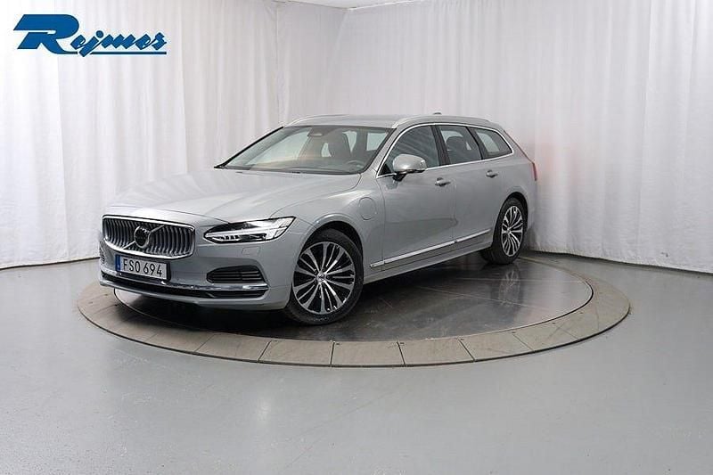 Grå (vapour grey metallic) Begagnad 2023 Volvo V90 Core Kombi | 399 900 kr (Lite dyr) - Bild 1/4
