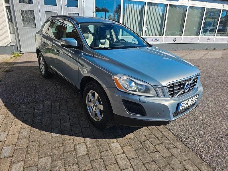 Ljusblå (blåmetallic) Begagnad 2011 Volvo XC60 Momentum SUV | 89 900 kr (Marknadspris) - Bild 1/4