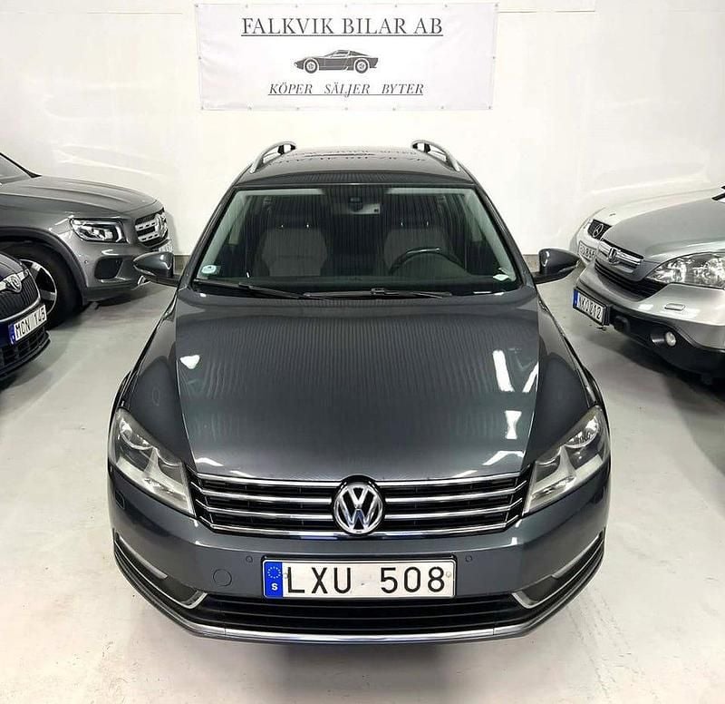 Ljusgrå Begagnad 2011 VW Passat Kombi | 64 900 kr (Marknadspris) - Bild 1/4