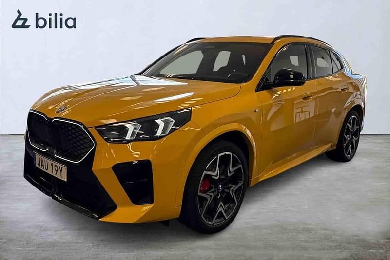 Gul Begagnad 2024 BMW iX2 SUV | 639 600 kr (Lite dyr) - Bild 1/1