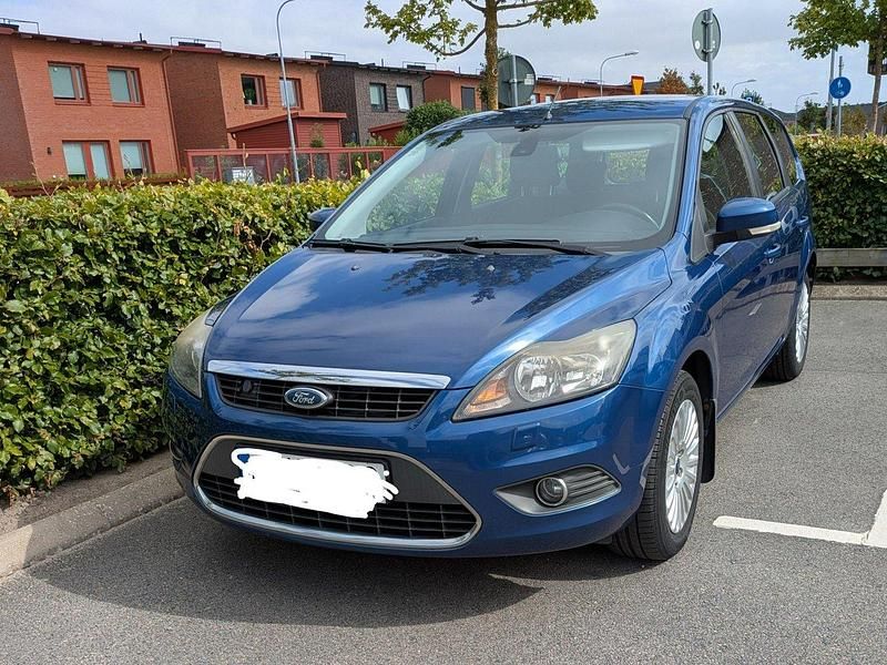 Blå Begagnad 2009 Ford Focus Titanium Kombi | 39 000 kr - Bild 1/4
