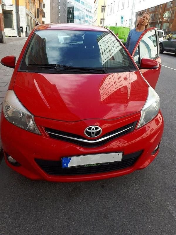 Begagnad 2012 Toyota Yaris Active Halvkombi | 40 000 kr (Superpris) - Bild 1/1