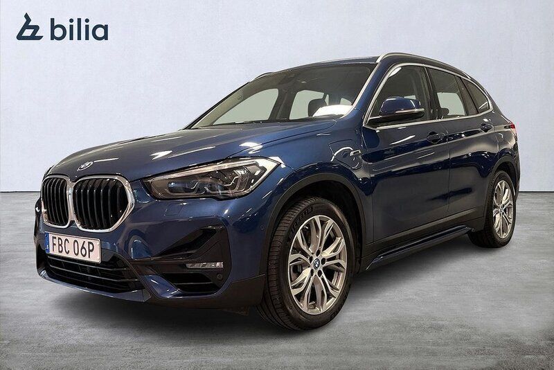 Blå Begagnad 2022 BMW X1 Sport Line SUV | 299 900 kr (Marknadspris) - Bild 1/4