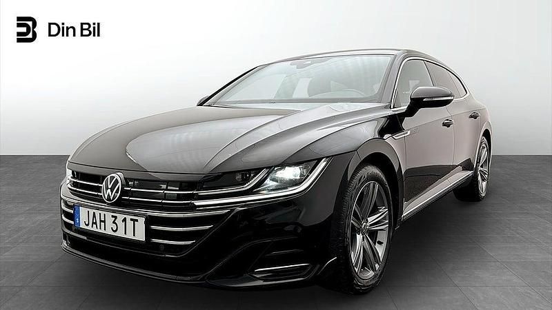 Svart (deep black pearl) Begagnad 2023 VW Arteon R-line Kombi | 369 900 kr (Lite dyr) - Bild 1/4